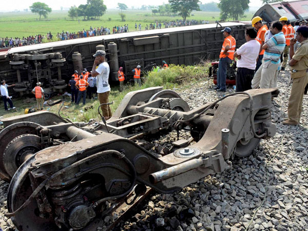 Rajdhani Express derails