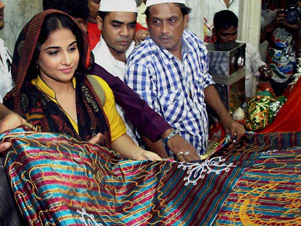 Bollywood actor Vidya Balan offering a chadar