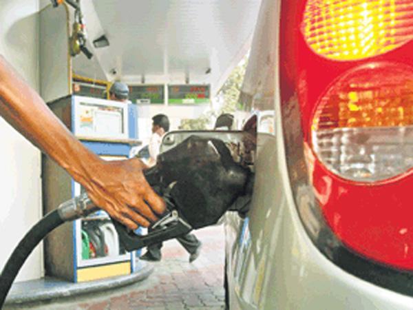 Government likely to cut taxes on Petrol, Diesel