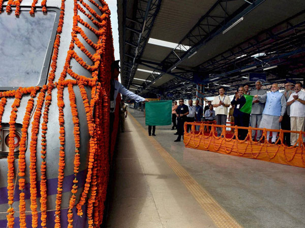 Narendra Modi with Railway Minister Sadananda Gowda