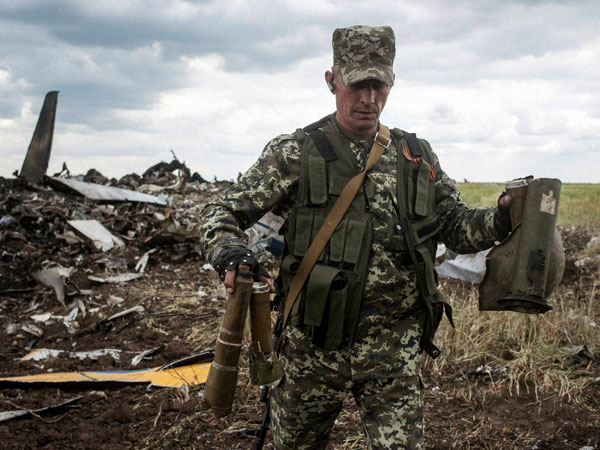 Militants deny fleeing Ukraine base
