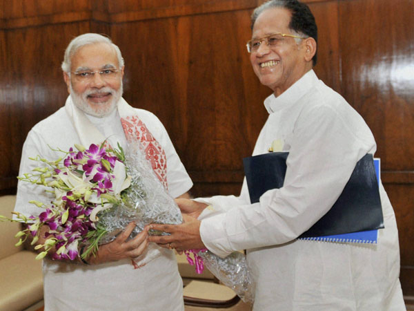 Chief Minister of Assam Tarun Gogoi greets Prime Minister Narendra Modi