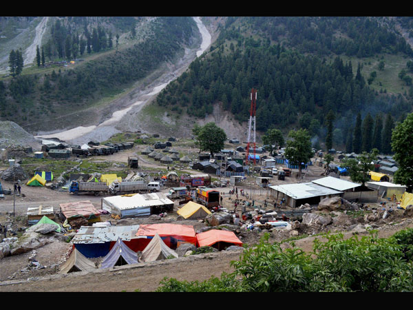 Pilgrim dies en route Amarnath shrine Pilgrim dies en route Amarnath shrine