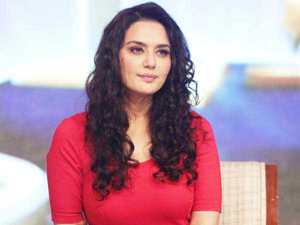 Actor Preity Zinta gives police photos of hand injuries