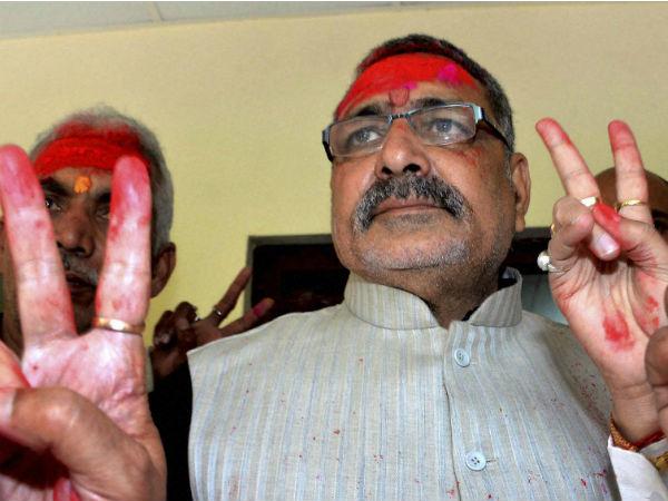 Giriraj Singh defends himself