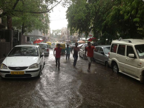 Heavy rains lashes Delhi