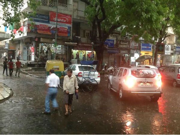 Heavy rains lashes Delhi