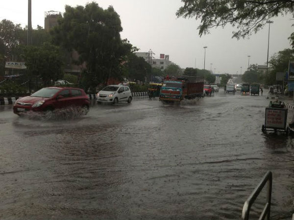 Heavy rains lashes Delhi