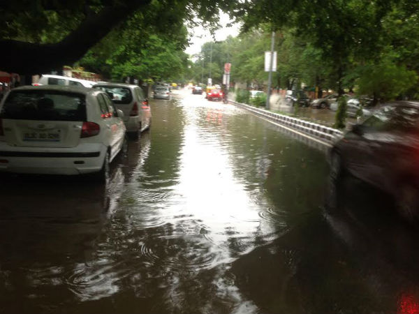 Heavy rains lashes Delhi