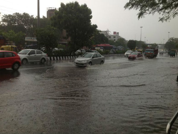 Heavy rains lashes Delhi
