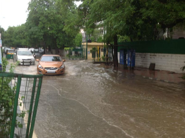 Heavy rains lashes Delhi