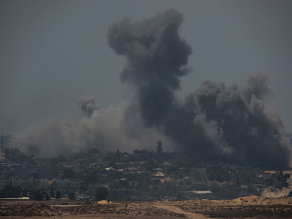 Israeli jet destroy Hamas leader's house
