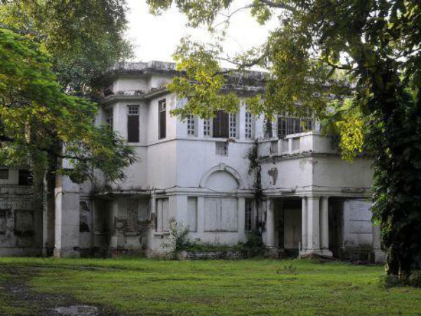 16 ministers of the erstwhile UPA government are staying unauthorised in government bungalows in Delhi.