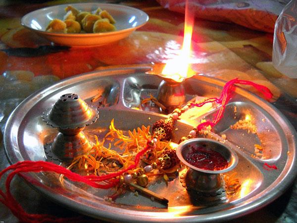 rakhi rakhi