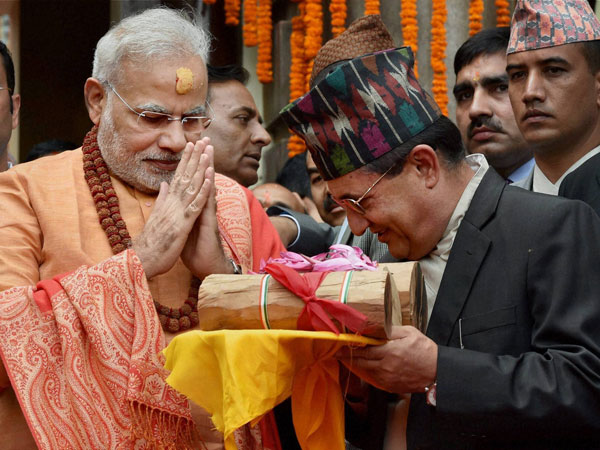 PM Narendra Modi gifts sandalwood to the Pashupatinath temple