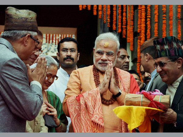 Nepal: Modi prays at Pashupatinath