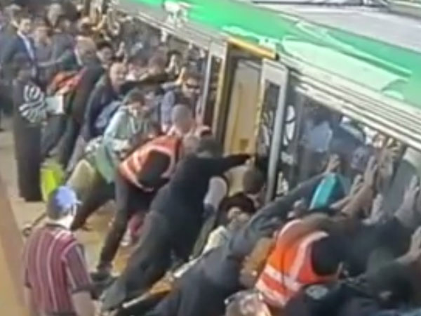 Video: People tilt train to rescue a man
