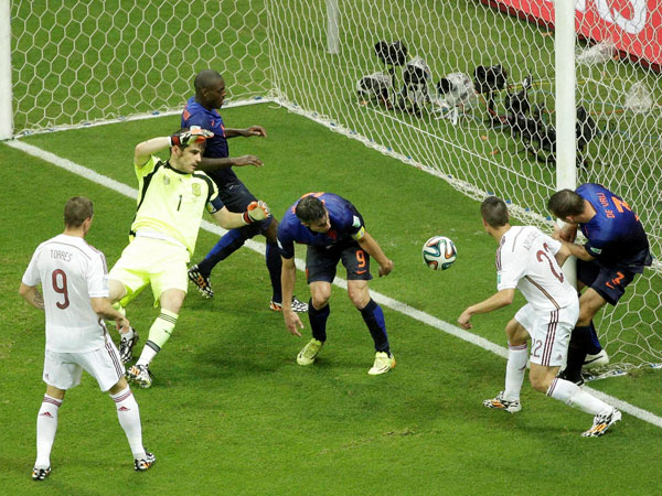 Spain's Tomatina festival shows solidarity with Indian women