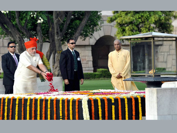 Modi pays homage to the Mahatma