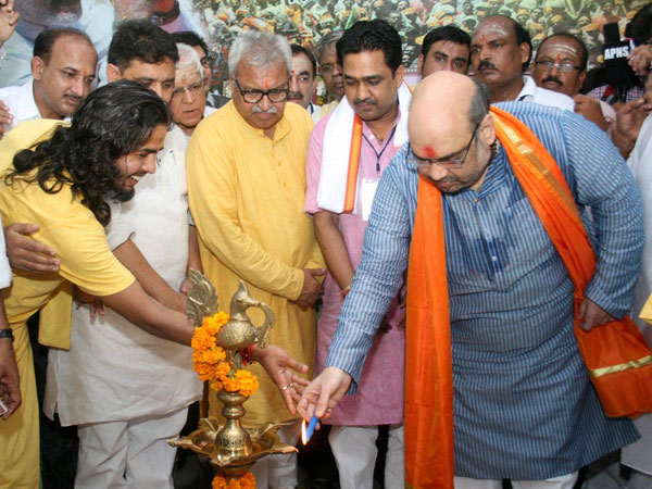 Shah inaugurates 'mini-PMO' in Varanasi