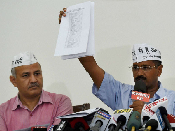 Removal of AIIMS CVO: Kejriwal slams Centre 