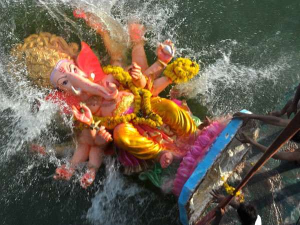 Devotees asked not to pollute Yamuna