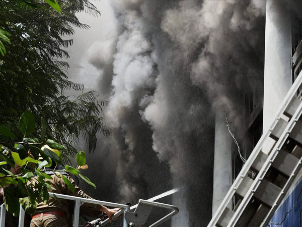 Delhi: Fire breaks out in Chandni Chowk