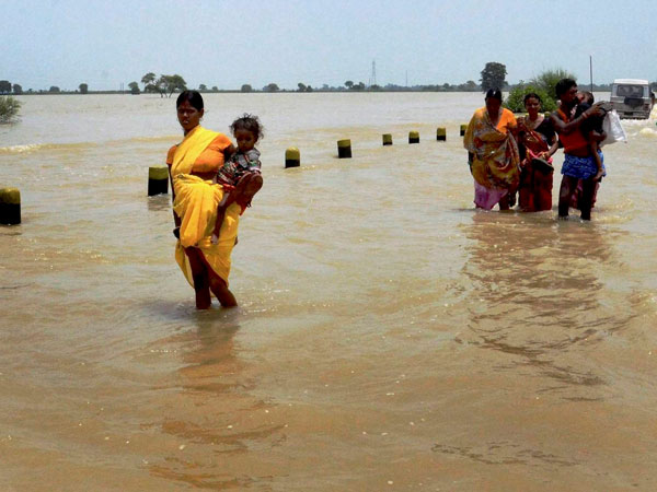 Women fight shame in flood-hit Bihar