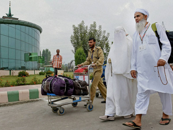 Kashmir: 1st batch of pilgrims departs