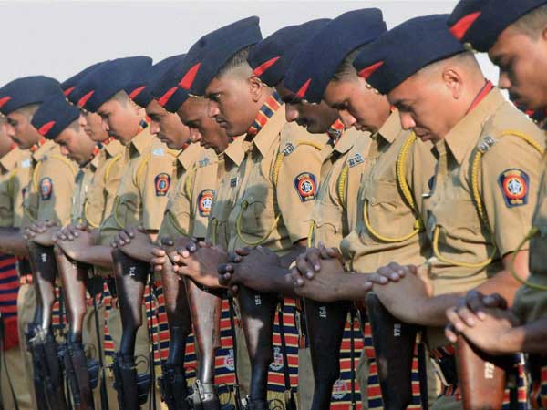 Houses for 9,000 Maharashtra policemen Houses for 9,000 Maharashtra policemen