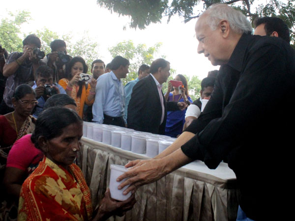 Filmmaker Mahesh Bhatt on Friday took up the 'rice bucket challenge'