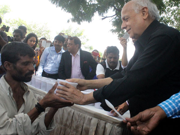 Bhatt takes up 'Rice Bucket' challenge