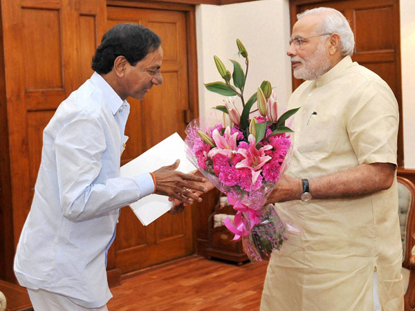 KCR meets PM,discusses survey issue