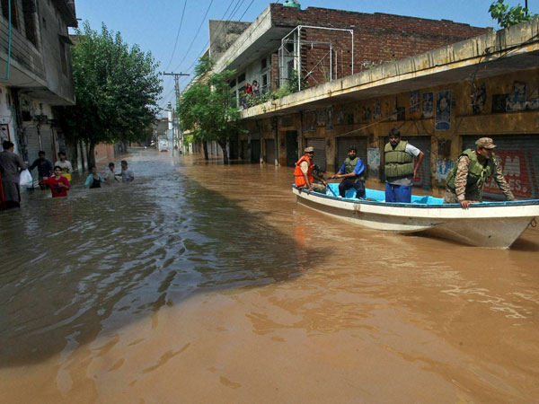 Pakistan flood toll rises to 200 Pakistan flood toll rises to 200