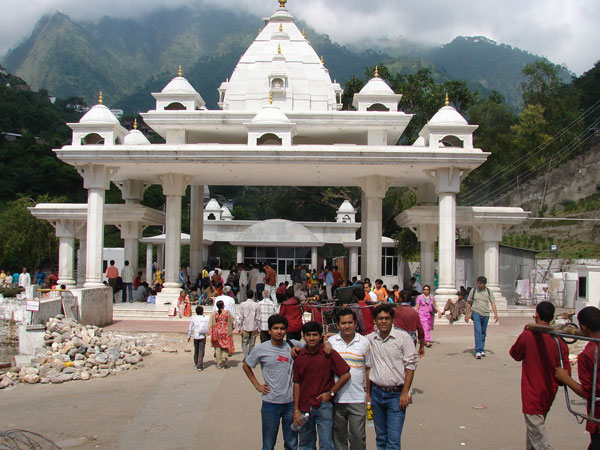 Vaishnodevi Yatra resumes