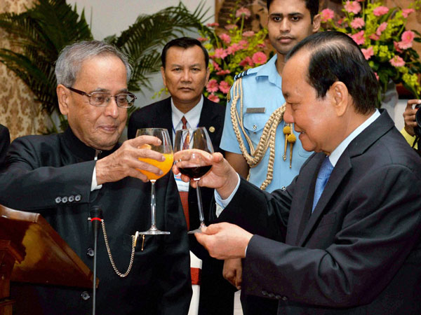 President Pranab backs Modi in Vietnam