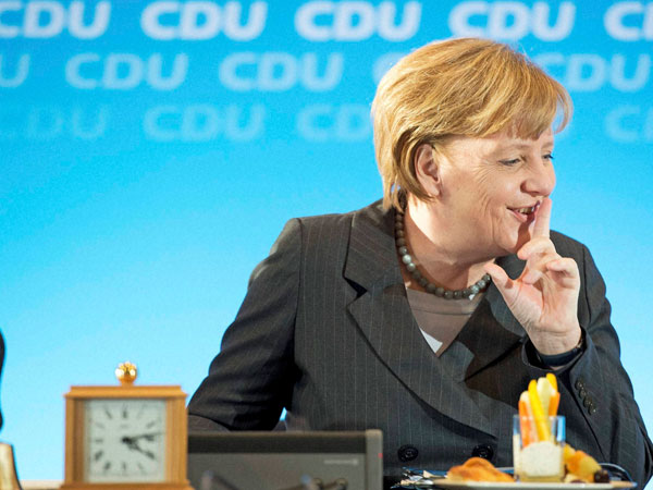 Merkel pledges support to counter Ebola