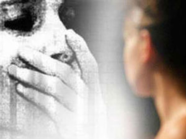 Delhi: Stary dogs dig out woman's body