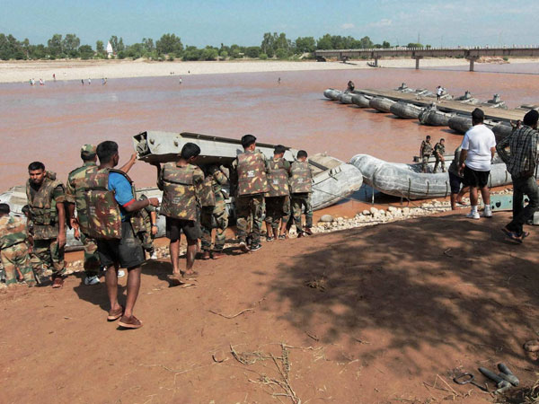 Floods damage 50 Kms border in LoC