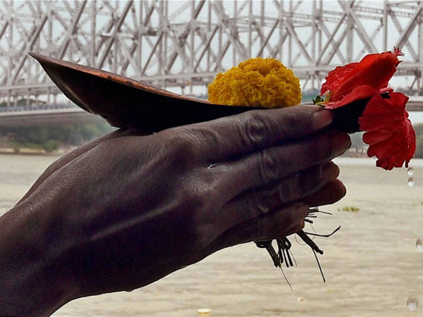 A devotee offers