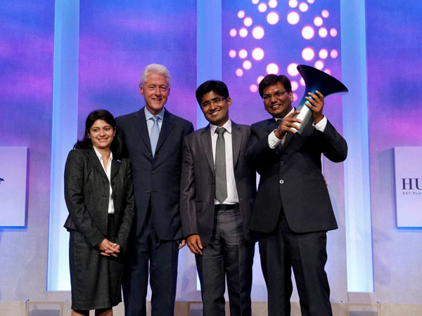 Clinton poses with winners Clinton poses with winners