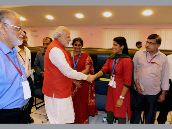 Modi congratulates ISRO for MOM success