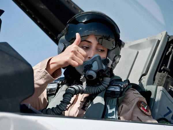 Female pilot take sup fight against IS