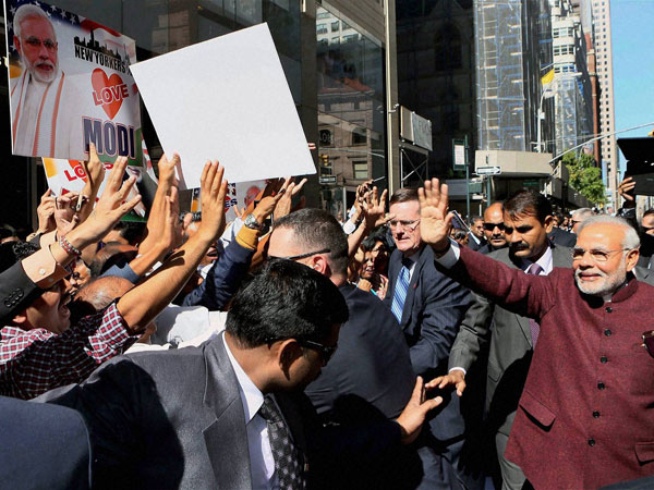 Modi supporters, Kashmiri groups