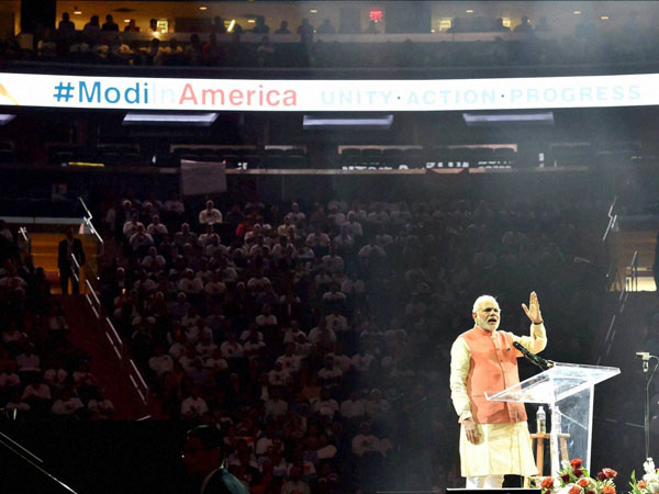 Modi announces lifelong visas for NRIs