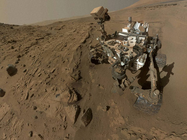 'Curiosity' gets first Mars samples