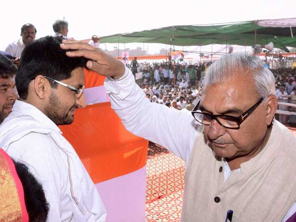 CM Hooda addresses rally in Haryana