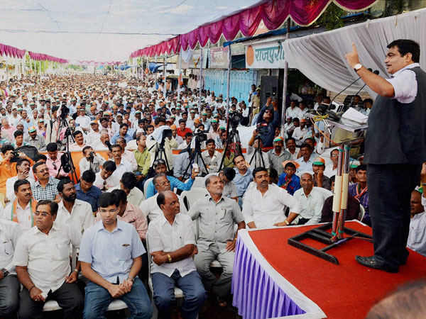 Poll violatation: Gadkari gets notice