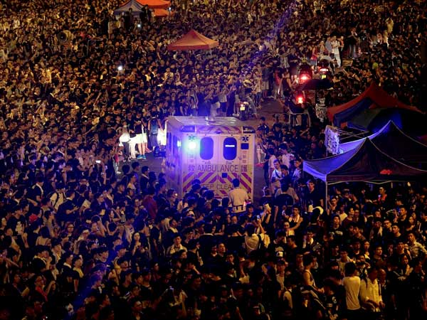 Protests resume in Hong Kong after government calls off talks
