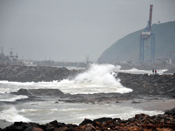 Hudhud: Empty trains now shelters